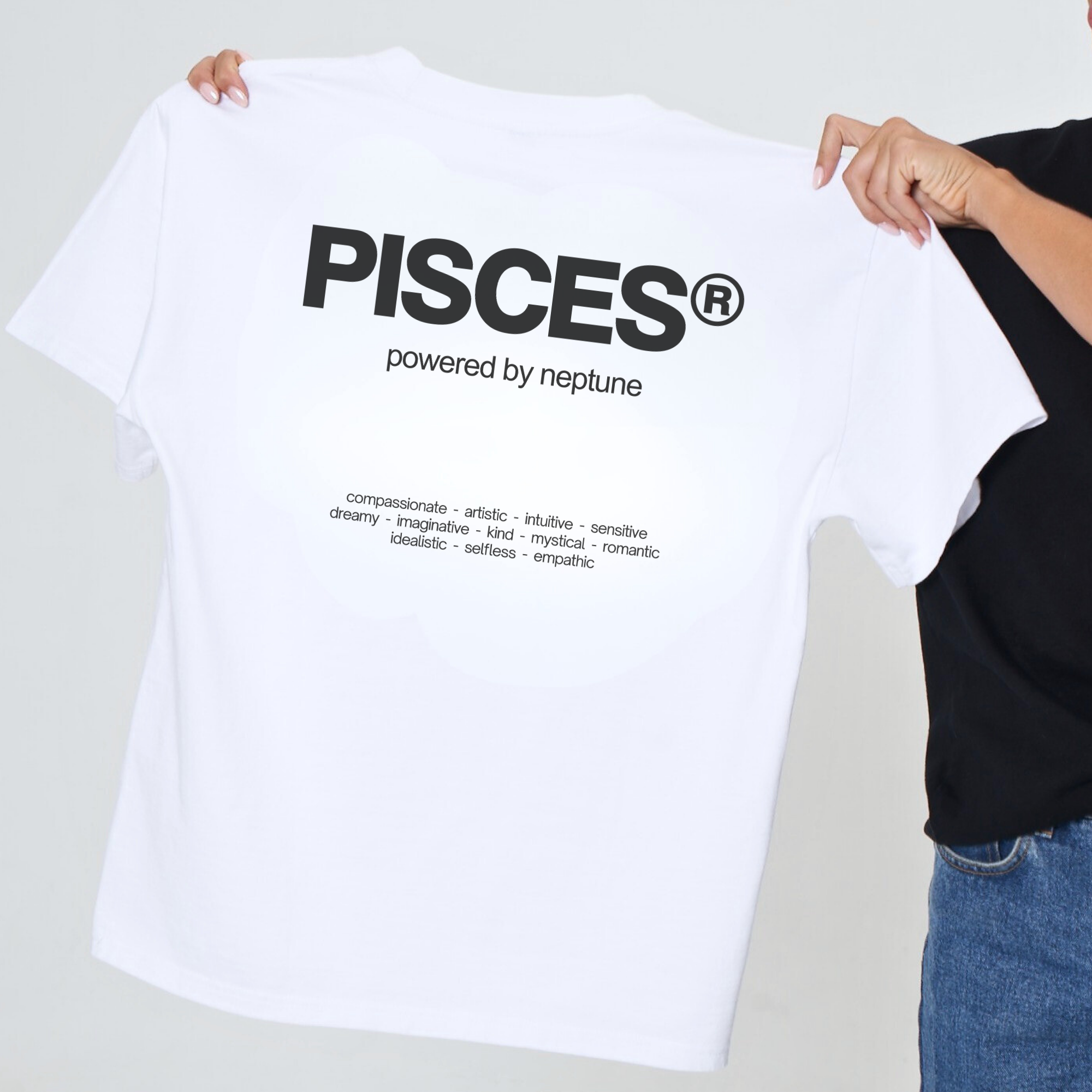 THE SIGNATURE T-SHIRT