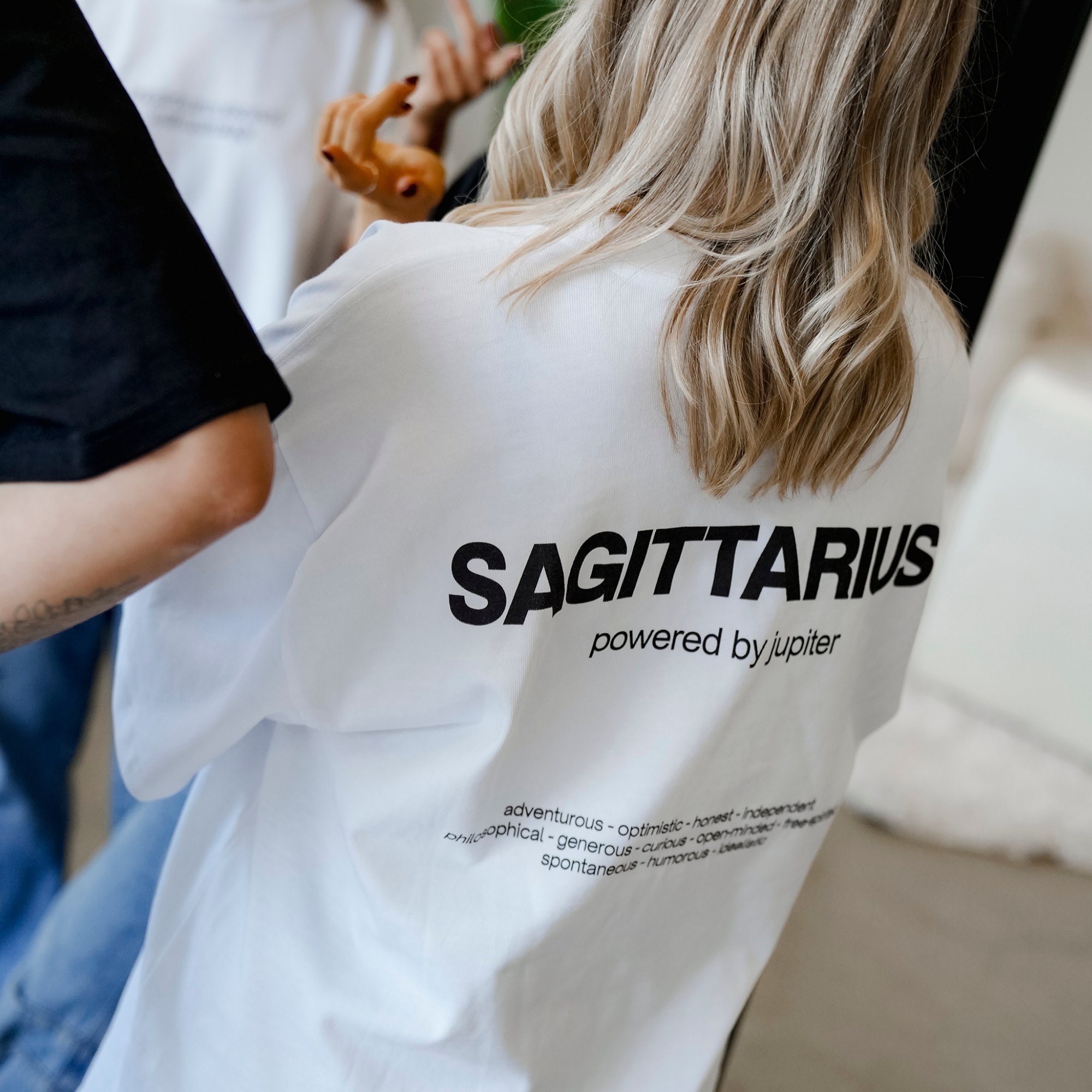THE SIGNATURE T-SHIRT