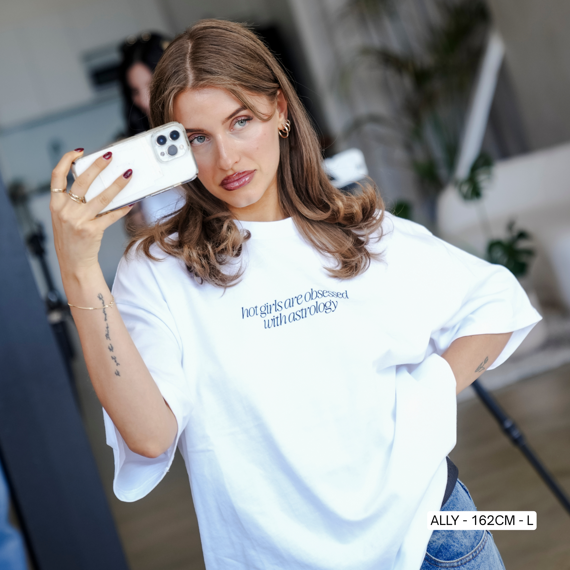 THE SIGNATURE T-SHIRT