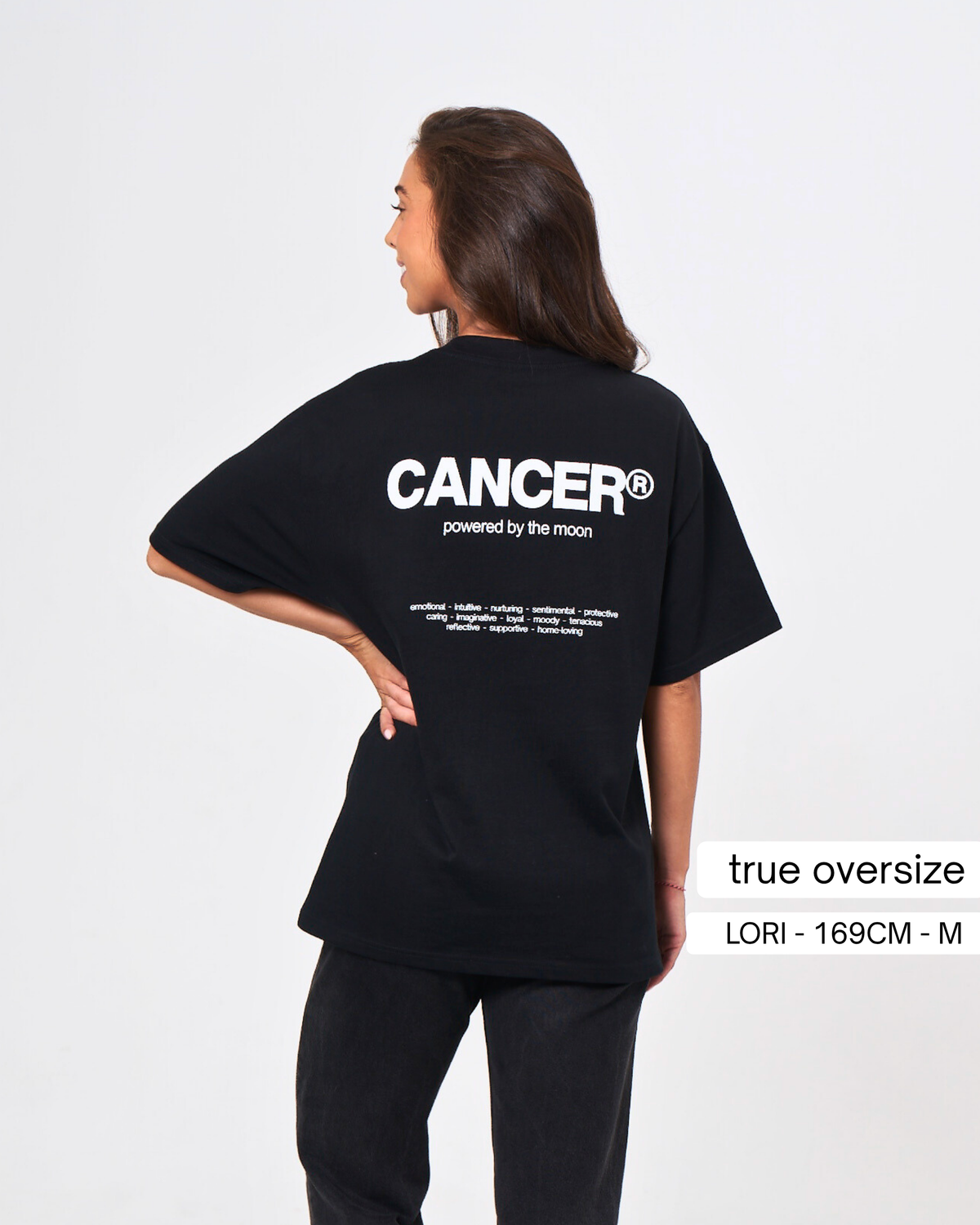 THE SIGNATURE T-SHIRT