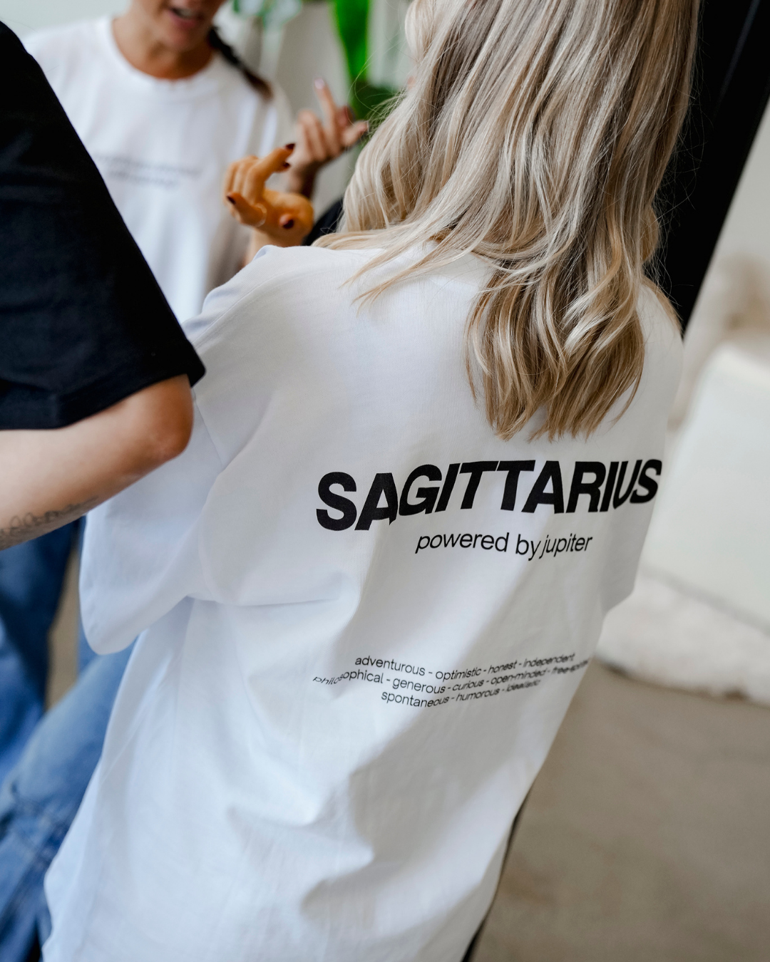 THE SIGNATURE T-SHIRT