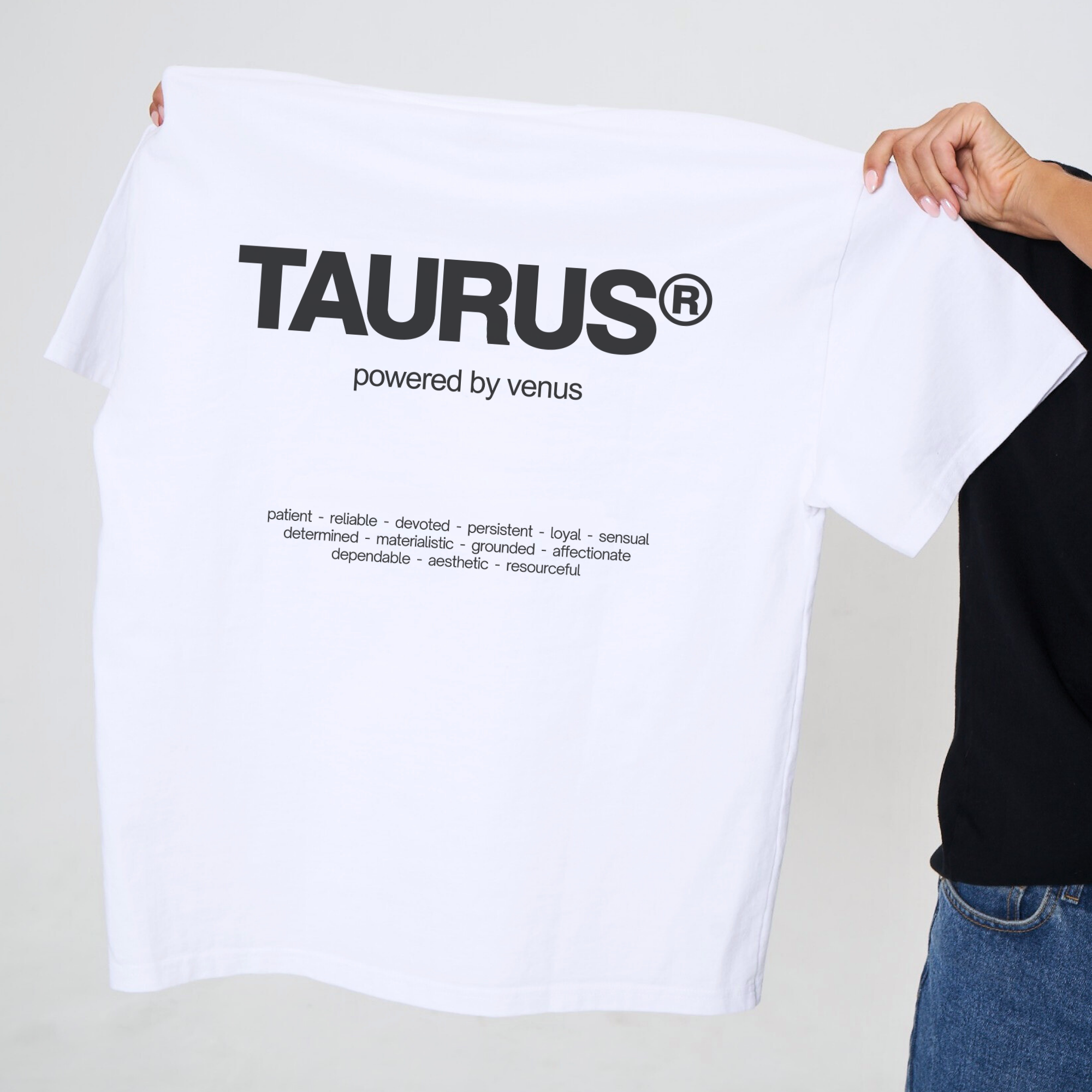 THE SIGNATURE T-SHIRT