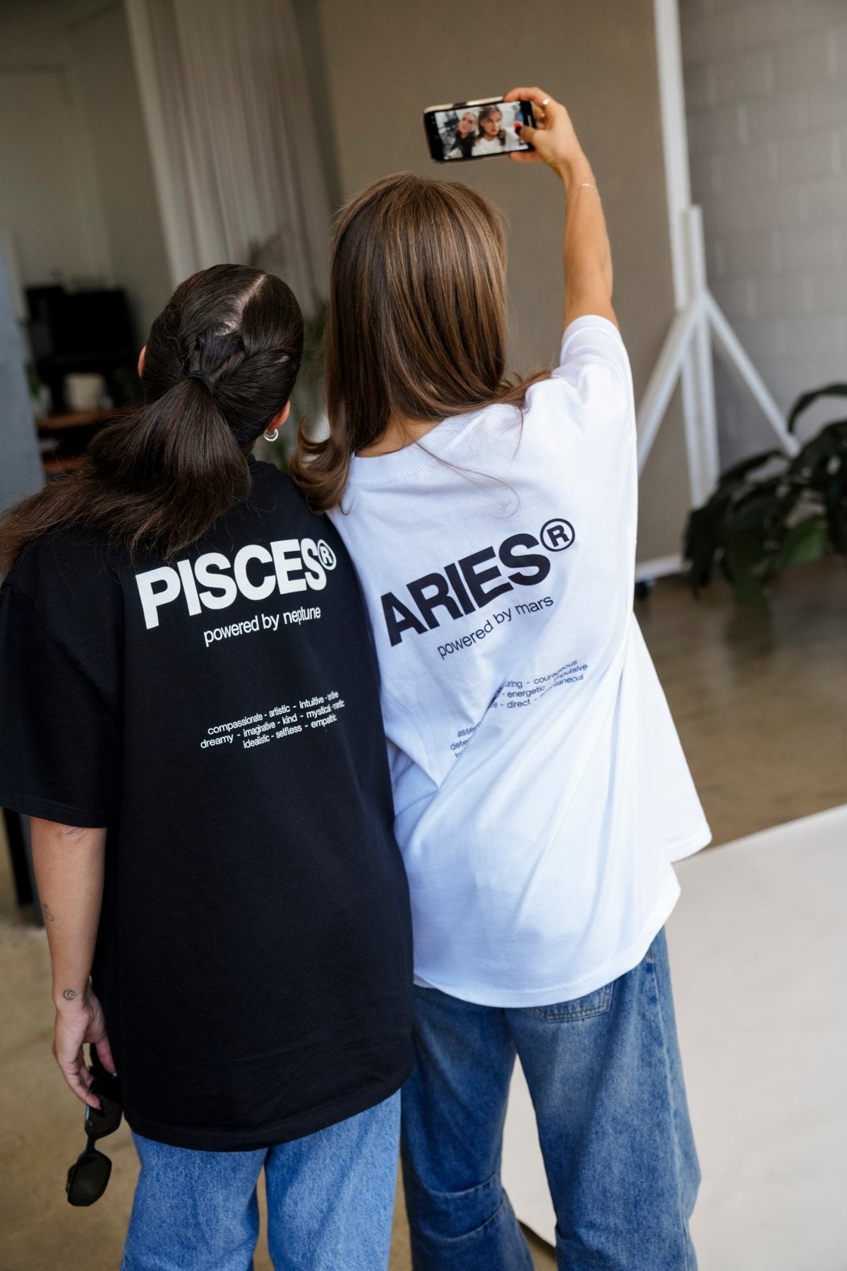 pisces and aries, bestie selfie